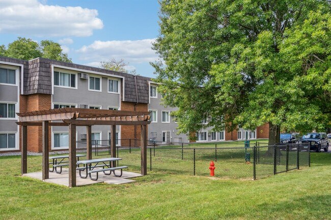 Foto del edificio - Pike Lake Apartments