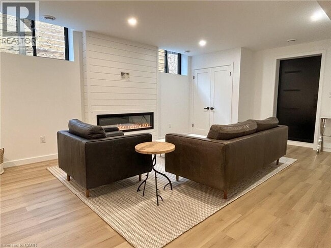 Building Photo - 77 Melbourne St