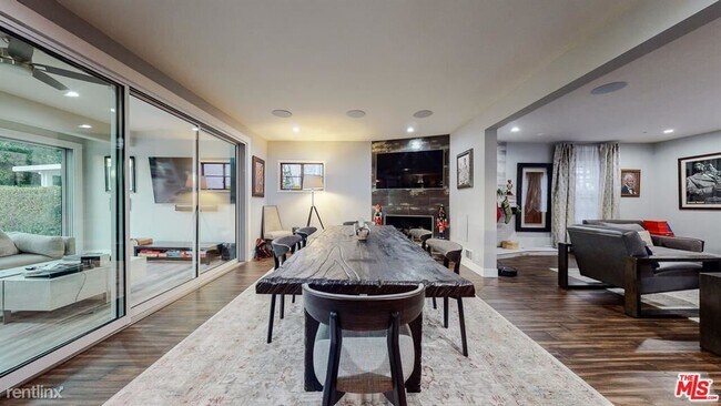 Building Photo - 3 br, 2.5 bath House - 4115 Degnan Blvd