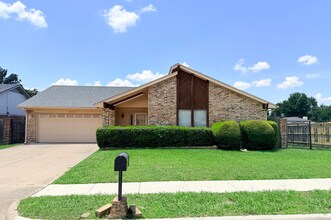Building Photo - 8041 Miles Dr
