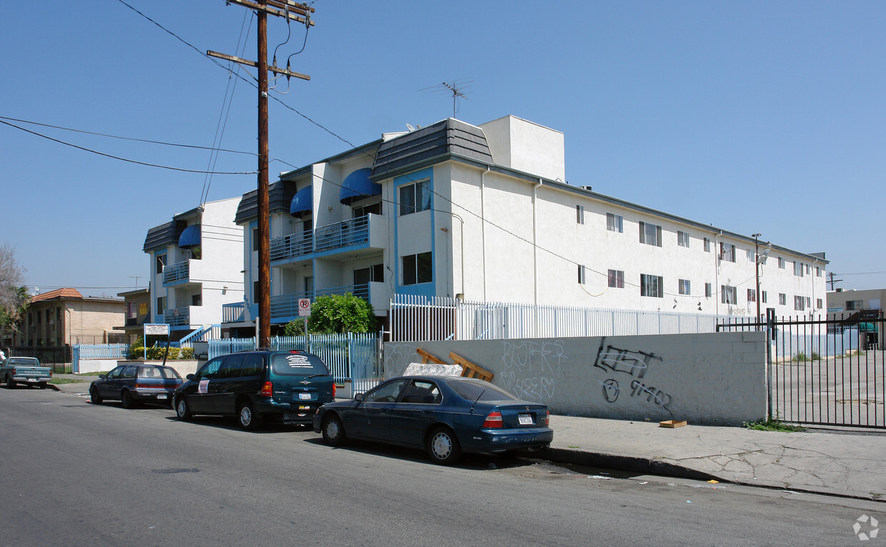 Building Photo - 8728 Tobias Ave