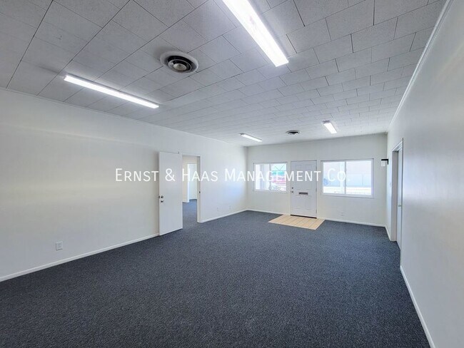 Building Photo - Commerical Office in the heart of Bixby Kn...