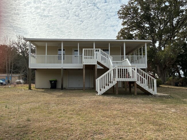 Building Photo - 2 Bedroom 1 Bath Home in Howells Point, Sunset Harbor, Bolivia, N C