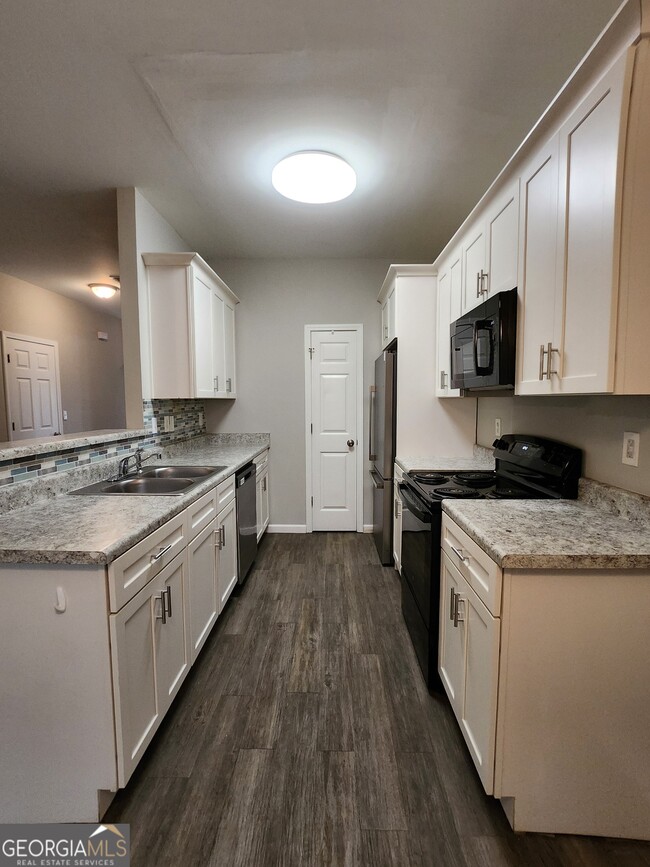 Building Photo - 285 Brookview Dr