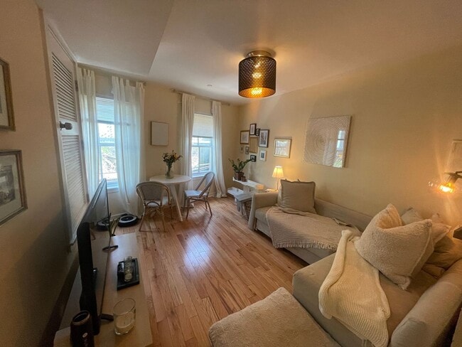 Photo - 4444 Cresson St Apartment