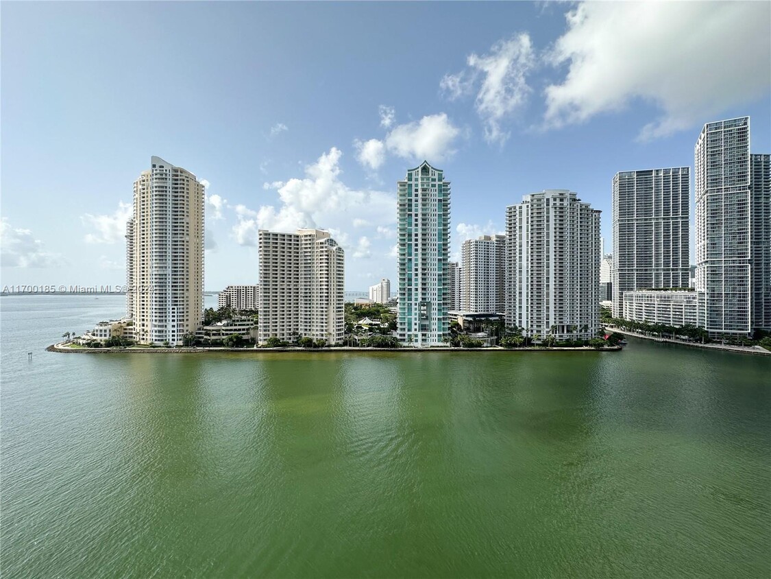 Foto principal - 335 S Biscayne Blvd