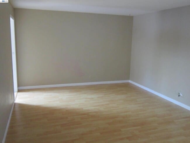 Foto del edificio - 32215 Glenbrook St