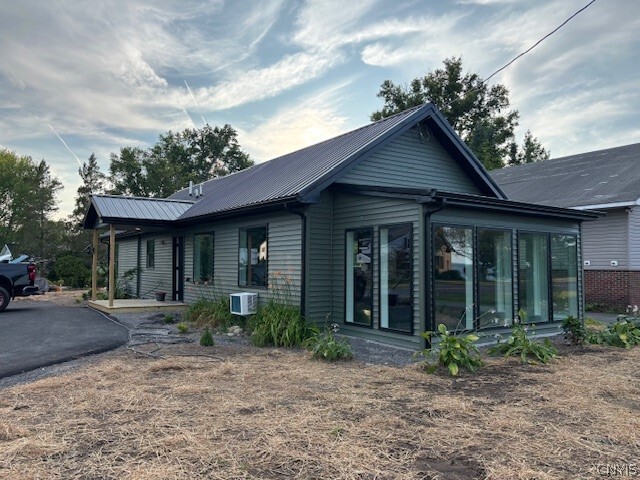 Building Photo - 7438 Lakeshore Rd
