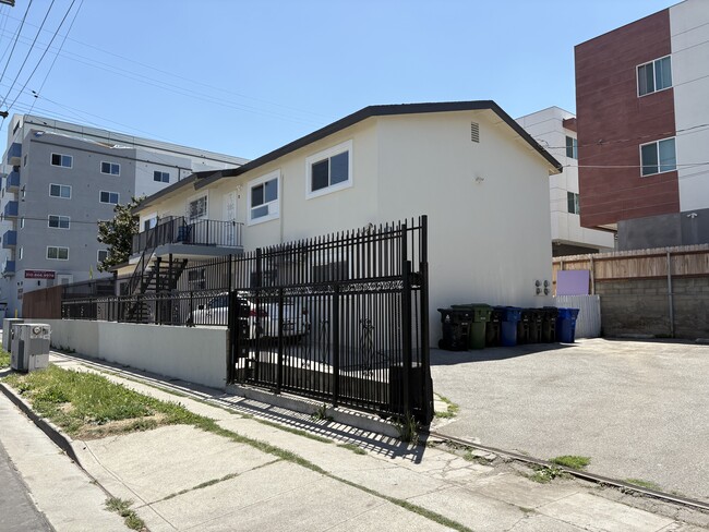 Building Photo - 1103 S Hobart Blvd