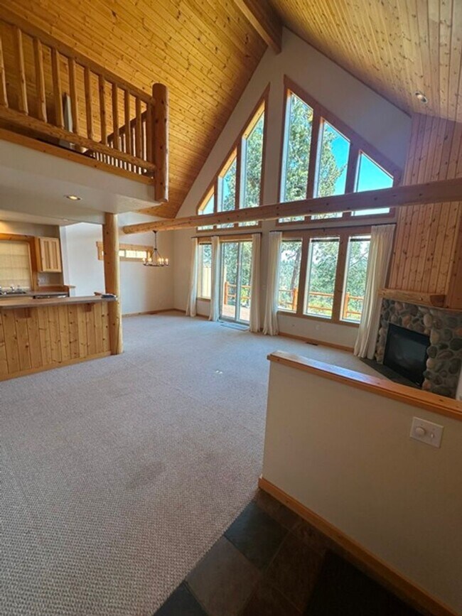Building Photo - Chalet in the Running Y
