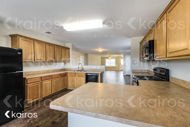 Building Photo - 1621 Vineridge Ln