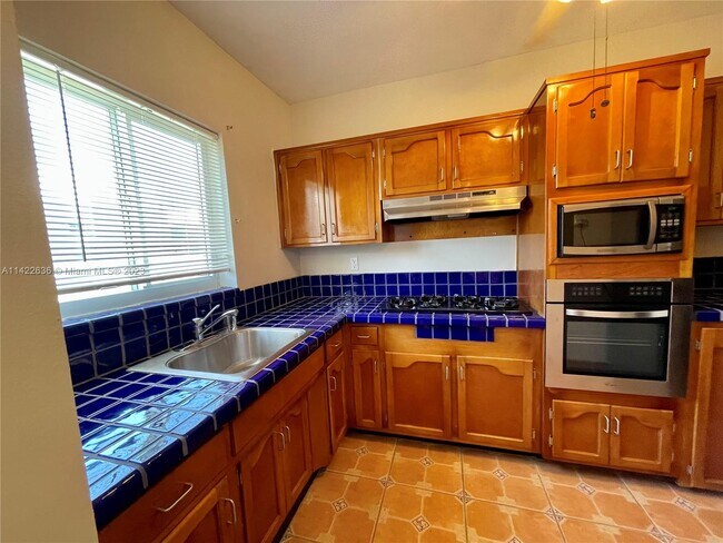 Foto del edificio - 9291 W Bay Harbor Dr