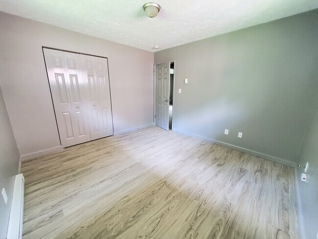 Foto del edificio - 271 Kendall Ave