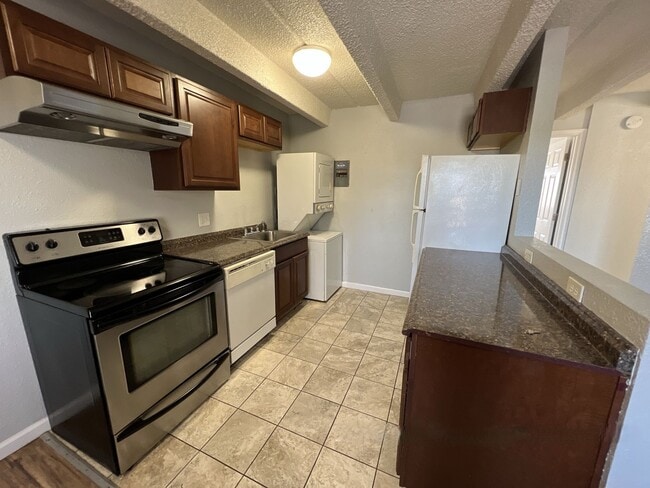 2 Bedroom 1 Bathroom Apartment in Aurora - 2 Bedroom 1 Bathroom Apartment in Aurora