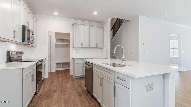 Building Photo - 614 Andrade Dr