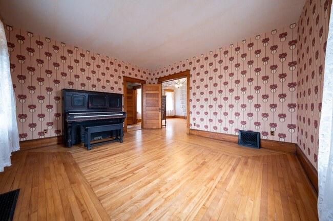 Foto del edificio - 128 2nd Ave W