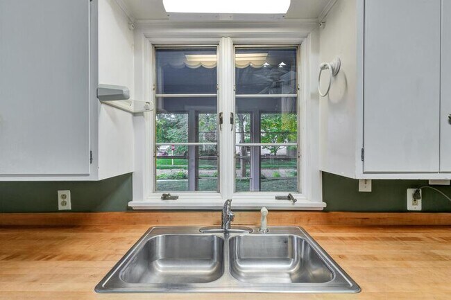 Building Photo - 202 W Indiana Ave