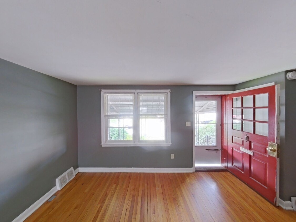 Primary Photo - 3 Bedroom Single Family Home in Harrisburg!