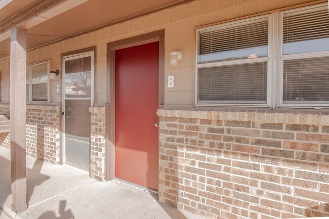 Foto del edificio - Remodeled units AVAILABLE NOW! Leasing fast!!!