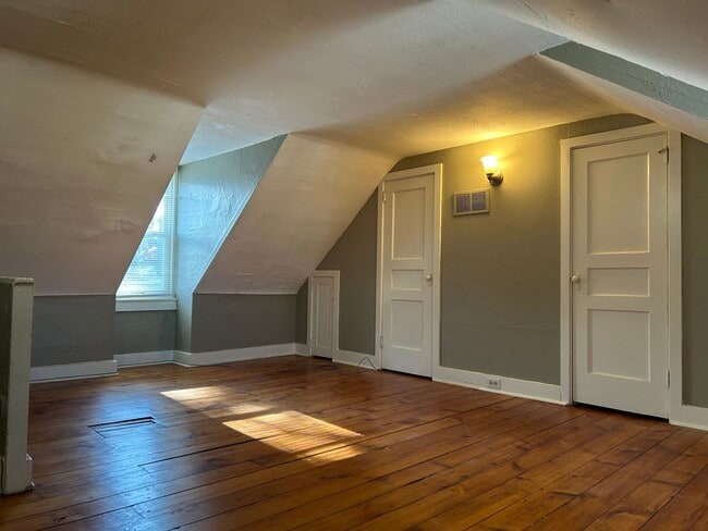 Building Photo - 510 W Orange St