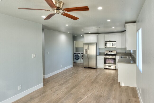 Foto del edificio - 4286 S Hobart Blvd