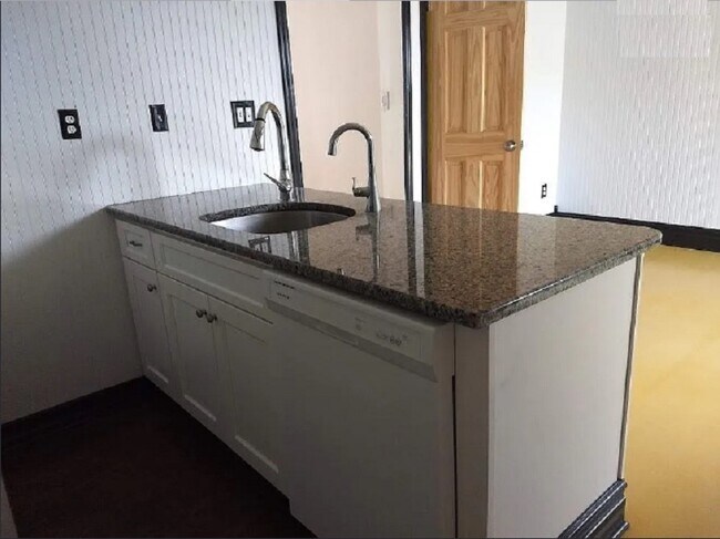 Building Photo - 109 N Franklin St