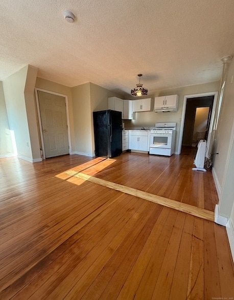 Building Photo - 113 E Main St