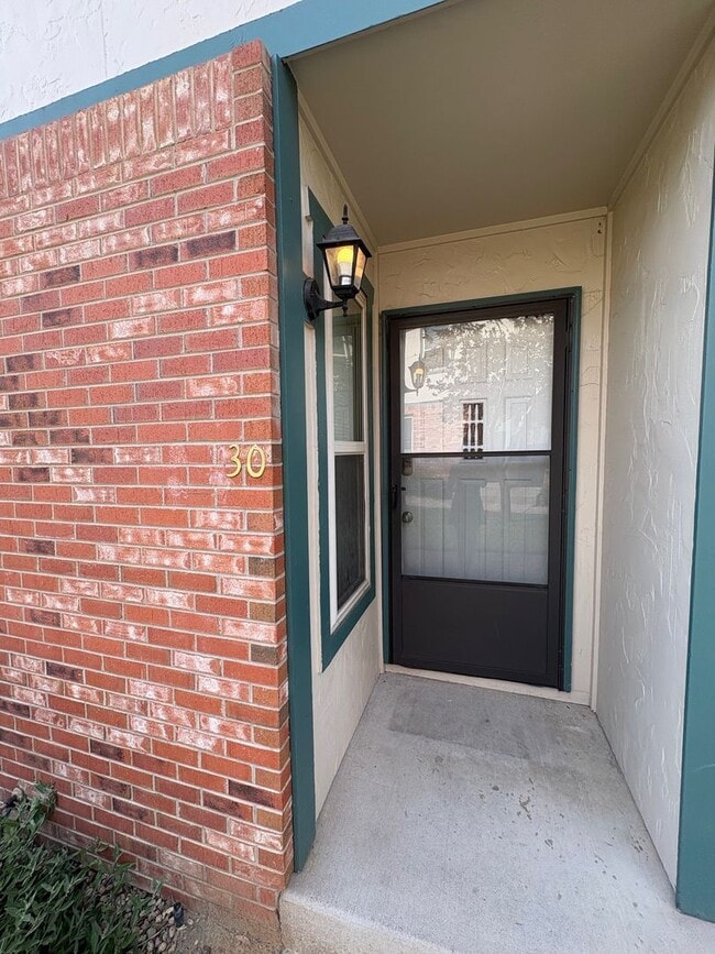 Foto del edificio - REDUCED PRICE! 3 Bed 2.5 Bath Home with 2 ...