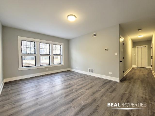 Building Photo - 1 bedroom in EVANSTON IL 60202