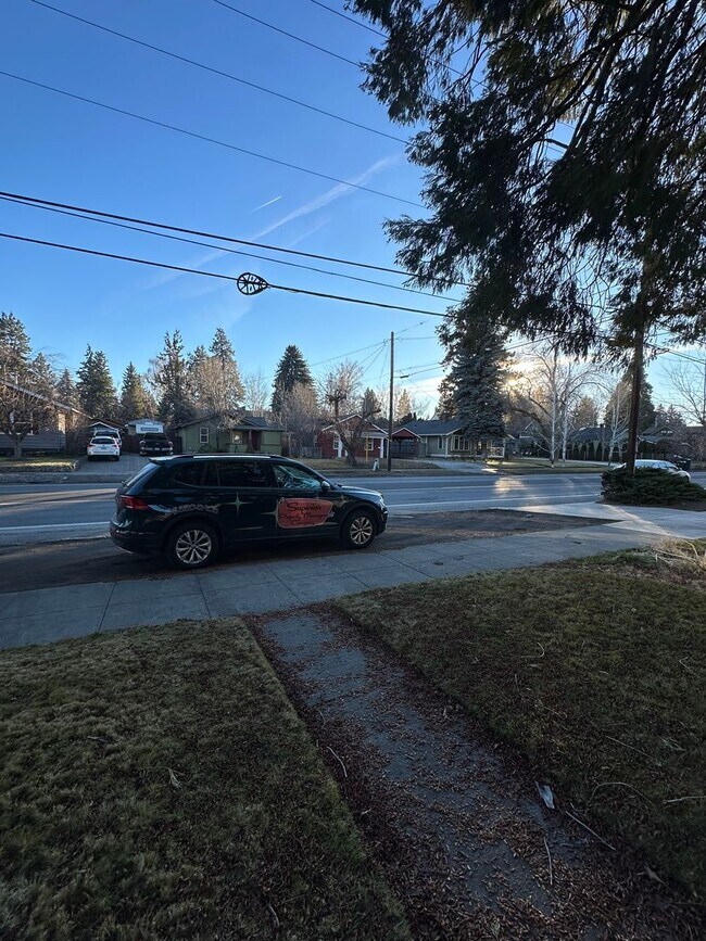 Foto del edificio - Newport Ave Triplex - 00404-NEWP-00