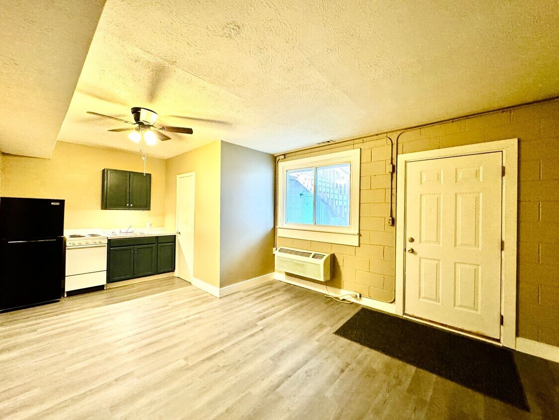 Foto principal - All Utilities Included! Weekly Rates Avail...