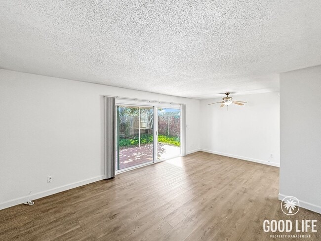 Foto del edificio - Beautiful 3BD/2BA W/ 2-Car Attached Garage and Large Backyard in Clairemont!