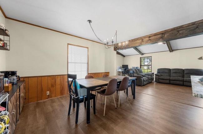 Building Photo - 305 David Davis Dr
