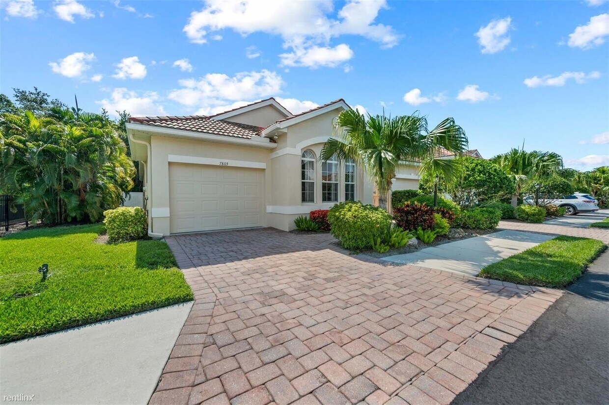 7803 33rd St E, Sarasota, FL 34243 House Rental in Sarasota, FL