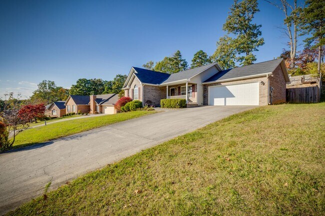 Building Photo - Knoxville 37938 - 3 bedroom, 2 bath home -...
