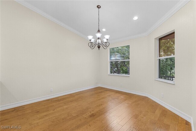 Building Photo - 1325 Mariposa Cir