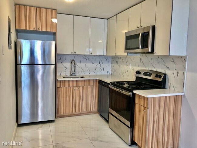 Building Photo - 590 Bergen Ave