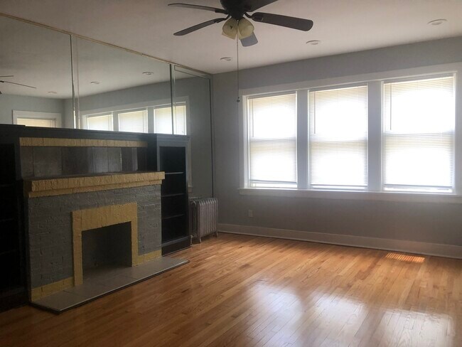 Foto del edificio - 2205 E 67th St