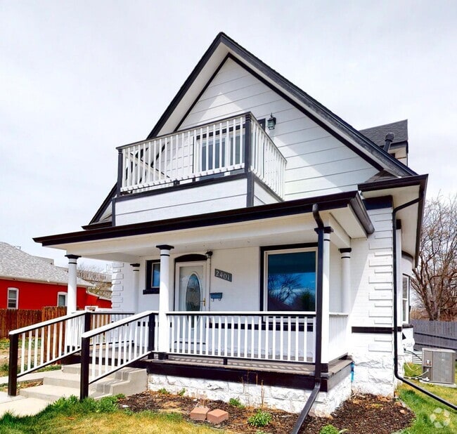 Building Photo - Beautifully renovated Sunnyside home with ...