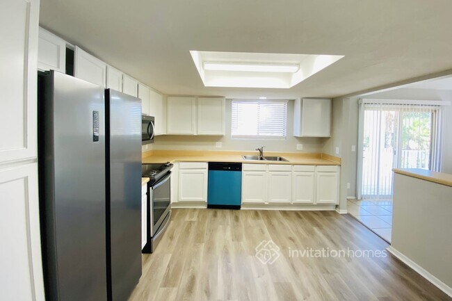 Building Photo - 1208 W Sand Hills Ct