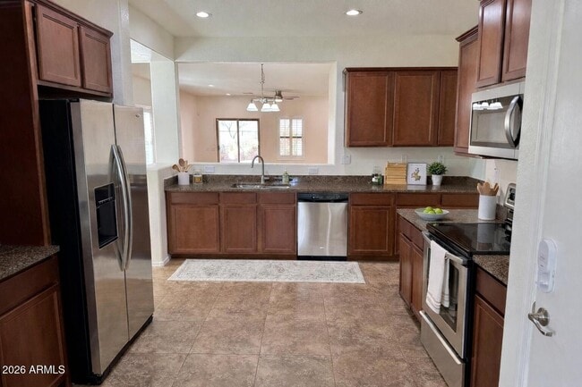 Building Photo - 10850 W Avenida Del Rey