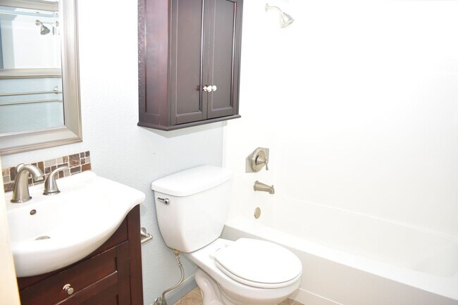 Foto del edificio - 10767 San Diego Mission Rd