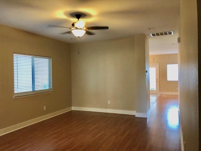 Building Photo - 10838 Cobblecreek Way
