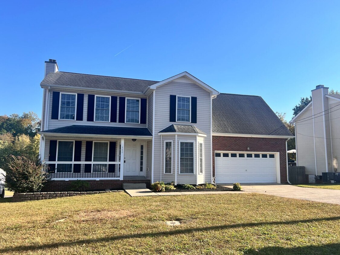 Primary Photo - Welcome Home to this lovely 3bed/2.5 bath ...