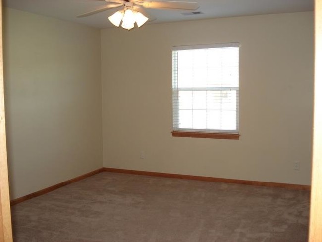 Building Photo - 132 Butterfield