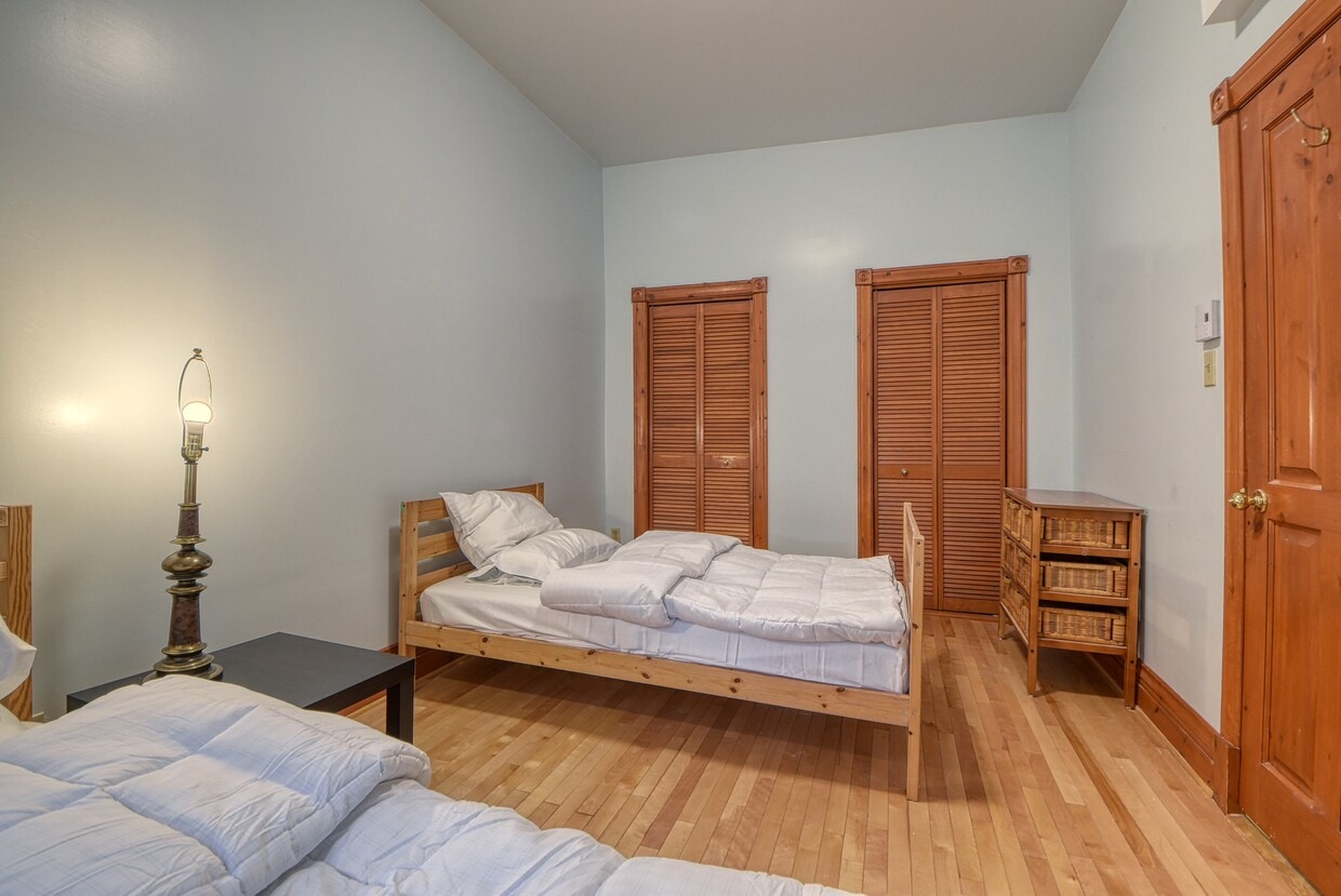 Primary Photo - 1245 Av De L'hôtel-De-Ville