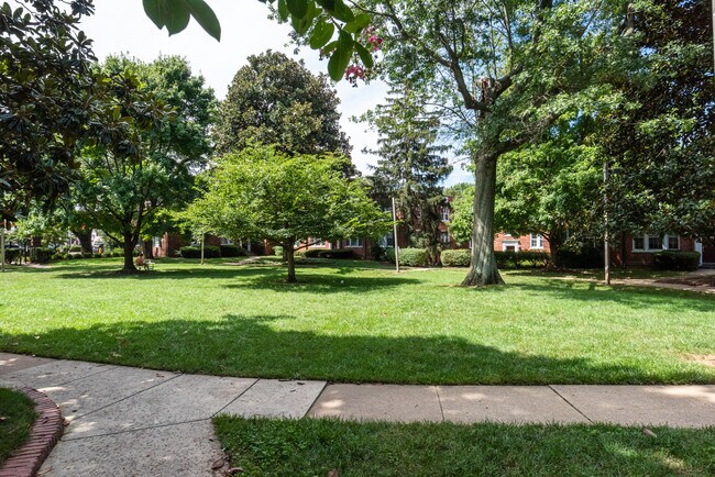 Colonial Village Courtyard - 1732 N Queens Ln