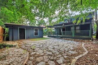 Building Photo - 204 Caney St