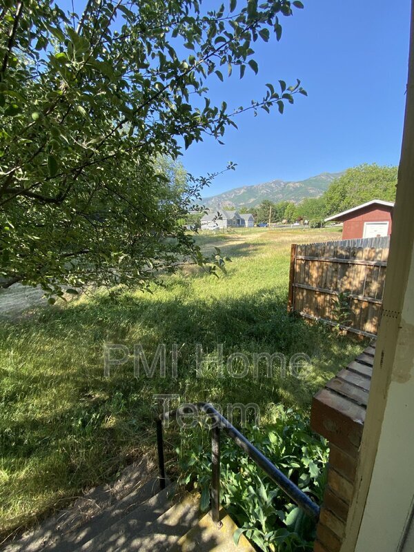 Foto del edificio - 241 E 200 N