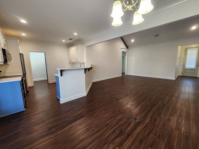 Building Photo - Spacious & Stylish 4-Bedroom Home with Lux...